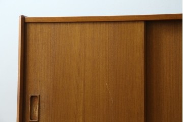 デンマークヴィンテージ　美品　Westergaards Mobelfabrik(ウエスタゴーズ・モーベルファブリック)　Erik Jensen(エリック・ジェンセン)デザイン　チーク材　ミラー装飾がお洒落なサイドボード　(R-087501)