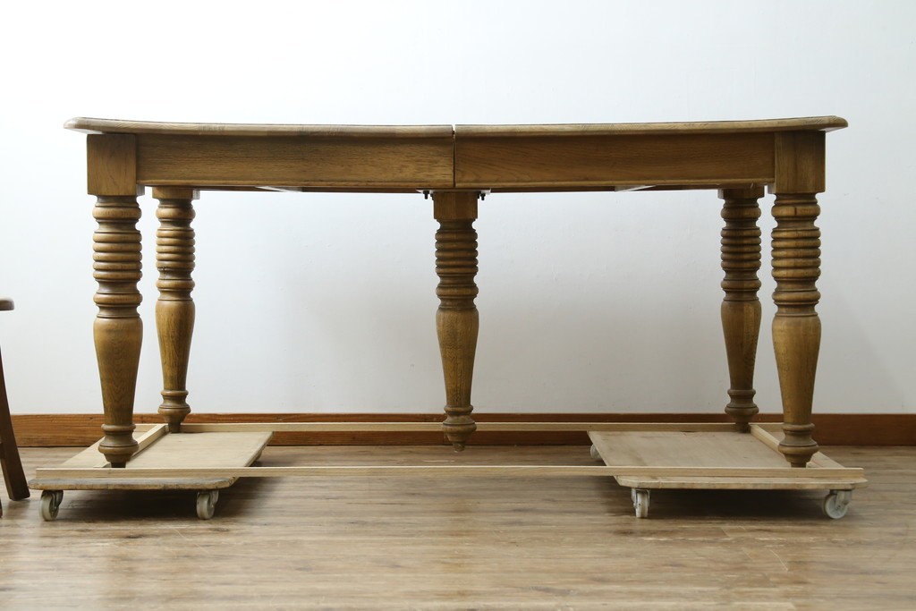 中古　CRASH GATE(クラッシュゲート)取り扱い　Knot antiques(ノットアンティークス)　オーク材　クラシカルなターンレッグのMERZ(メルツ)エクステンションテーブル　(R-087503)