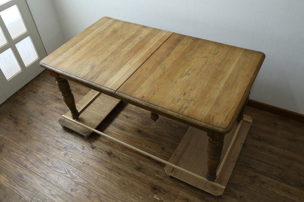 中古　CRASH GATE(クラッシュゲート)取り扱い　Knot antiques(ノットアンティークス)　オーク材　クラシカルなターンレッグのMERZ(メルツ)エクステンションテーブル　(R-087503)