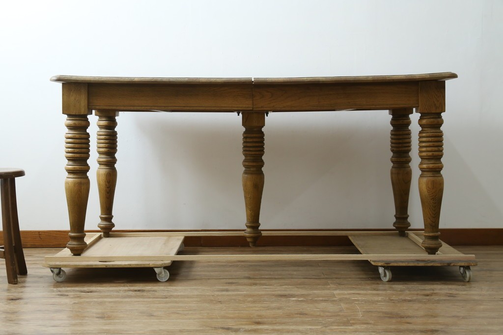 中古　CRASH GATE(クラッシュゲート)取り扱い　Knot antiques(ノットアンティークス)　オーク材　クラシカルなターンレッグのMERZ(メルツ)エクステンションテーブル　(R-087503)