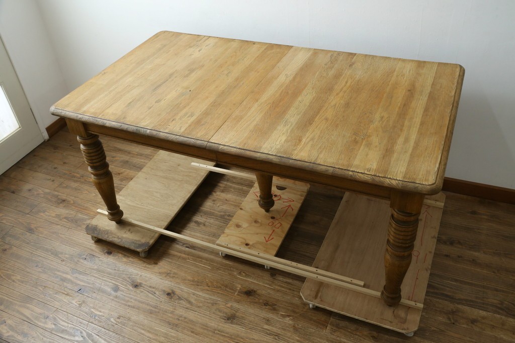 中古　CRASH GATE(クラッシュゲート)取り扱い　Knot antiques(ノットアンティークス)　オーク材　クラシカルなターンレッグのMERZ(メルツ)エクステンションテーブル　(R-087503)