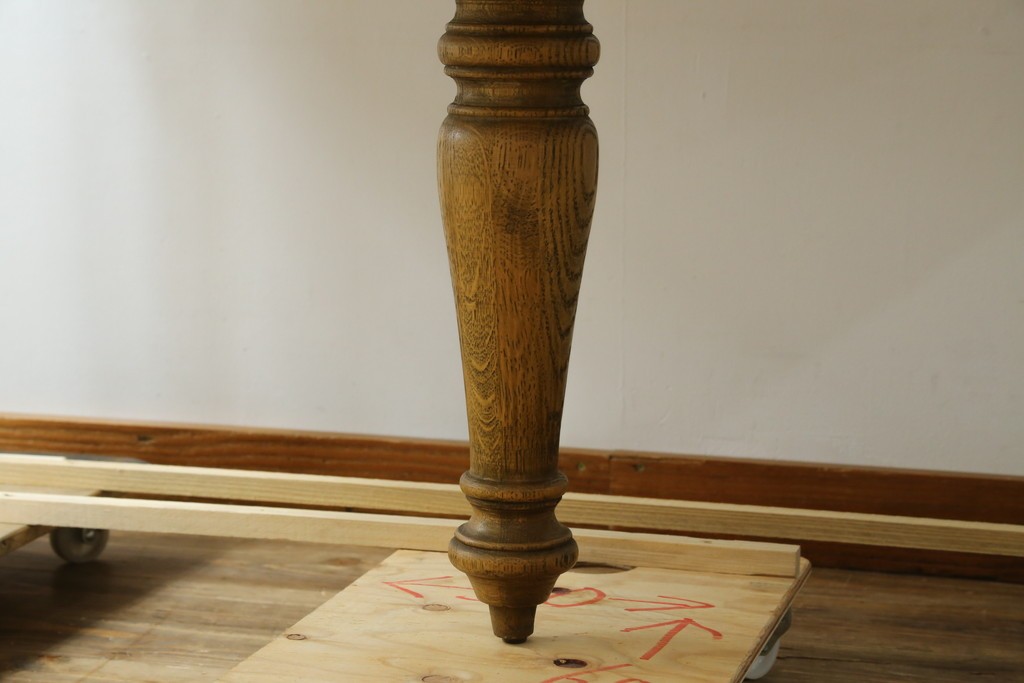 中古　CRASH GATE(クラッシュゲート)取り扱い　Knot antiques(ノットアンティークス)　オーク材　クラシカルなターンレッグのMERZ(メルツ)エクステンションテーブル　(R-087503)