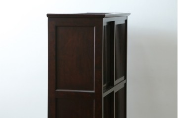 中古　北海道勇峰工芸　縦桟が整然と並ぶ格子戸付き水屋箪笥　(R-087505)