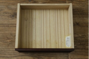 中古　北海道勇峰工芸　縦桟が整然と並ぶ格子戸付き水屋箪笥　(R-087505)