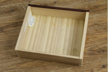 中古　北海道勇峰工芸　縦桟が整然と並ぶ格子戸付き水屋箪笥　(R-087505)