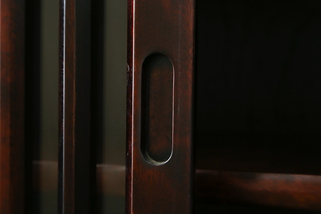 中古　北海道勇峰工芸　縦桟が整然と並ぶ格子戸付き水屋箪笥　(R-087505)