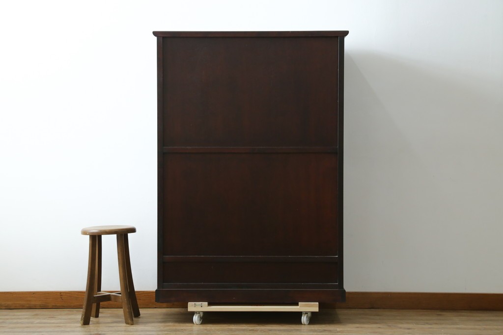 中古　北海道勇峰工芸　縦桟が整然と並ぶ格子戸付き水屋箪笥　(R-087505)