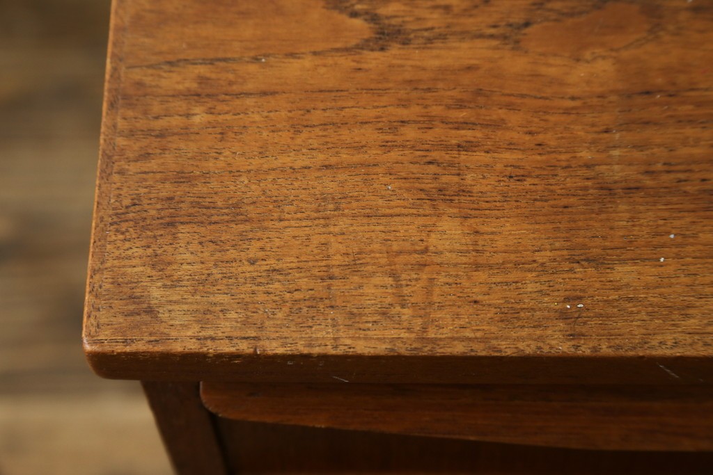 デンマークヴィンテージ　チーク材　左右対称の引き出しが美しいデスク　(R-087509)