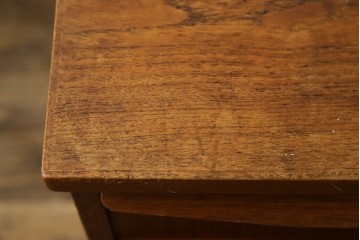 デンマークヴィンテージ　チーク材　左右対称の引き出しが美しいデスク　(R-087509)