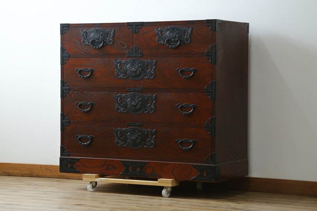 中古　美品　仙台民藝箪笥(仙台箪笥)　重厚な金具と力強い木目が印象的な整理箪笥　(R-087510)