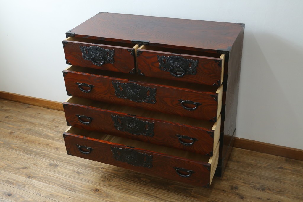 中古　美品　仙台民藝箪笥(仙台箪笥)　重厚な金具と力強い木目が印象的な整理箪笥　(R-087510)