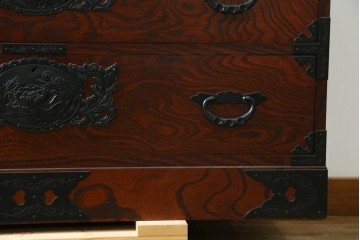 中古　美品　仙台民藝箪笥(仙台箪笥)　重厚な金具と力強い木目が印象的な整理箪笥　(R-087510)