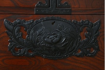 中古　美品　仙台民藝箪笥(仙台箪笥)　重厚な金具と力強い木目が印象的な整理箪笥　(R-087510)