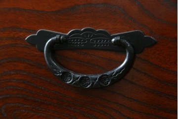 中古　美品　仙台民藝箪笥(仙台箪笥)　重厚な金具と力強い木目が印象的な整理箪笥　(R-087510)