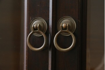 和製ヴィンテージ　松本民芸家具　落ち着いた格子ガラスが魅力のA型面取書棚　(R-087511)