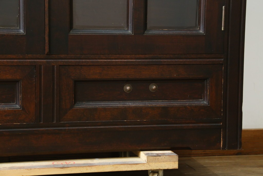 和製ヴィンテージ　松本民芸家具　落ち着いた格子ガラスが魅力のA型面取書棚　(R-087511)