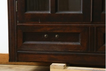 和製ヴィンテージ　松本民芸家具　落ち着いた格子ガラスが魅力のA型面取書棚　(R-087511)