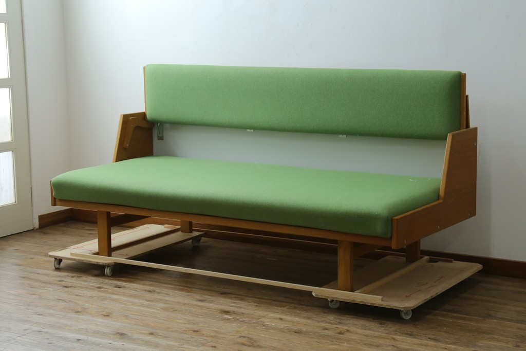 デンマークヴィンテージ　GETAMA(ゲタマ)　Hans J. Wegner(ハンス・J・ウェグナー)　GE258　さわやかなレトログリーンの2wayデイベッド　(R-087512)