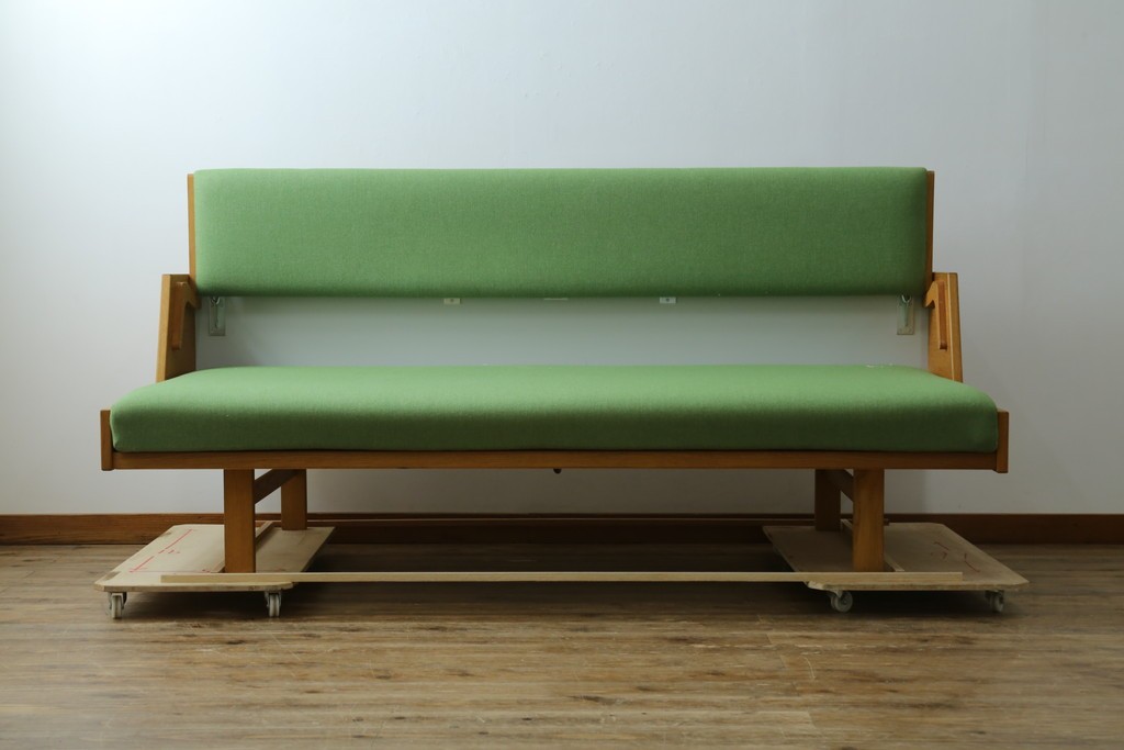 デンマークヴィンテージ　GETAMA(ゲタマ)　Hans J. Wegner(ハンス・J・ウェグナー)　GE258　さわやかなレトログリーンの2wayデイベッド　(R-087512)