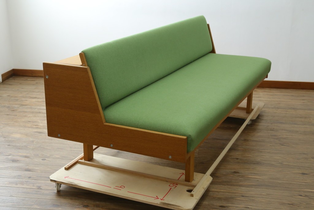 デンマークヴィンテージ　GETAMA(ゲタマ)　Hans J. Wegner(ハンス・J・ウェグナー)　GE258　さわやかなレトログリーンの2wayデイベッド　(R-087512)