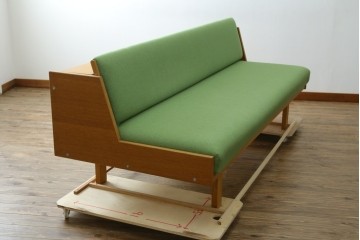 デンマークヴィンテージ　GETAMA(ゲタマ)　Hans J. Wegner(ハンス・J・ウェグナー)　GE258　さわやかなレトログリーンの2wayデイベッド　(R-087512)