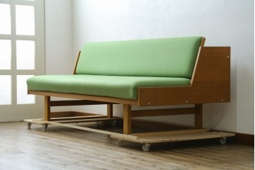デンマークヴィンテージ　GETAMA(ゲタマ)　Hans J. Wegner(ハンス・J・ウェグナー)　GE258　さわやかなレトログリーンの2wayデイベッド　(R-087512)