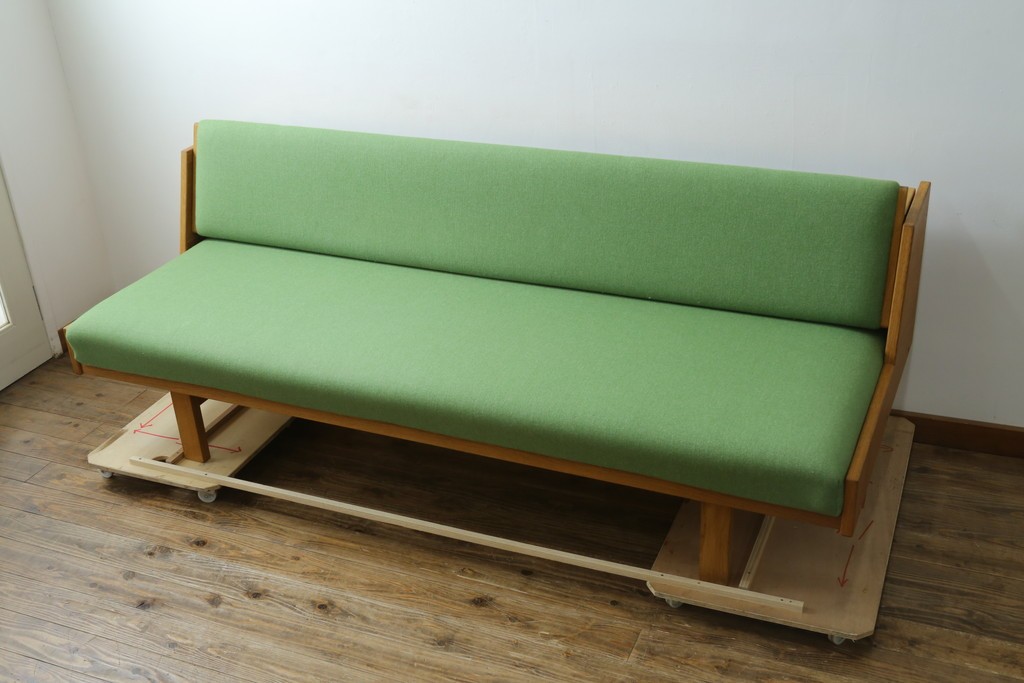 デンマークヴィンテージ　GETAMA(ゲタマ)　Hans J. Wegner(ハンス・J・ウェグナー)　GE258　さわやかなレトログリーンの2wayデイベッド　(R-087512)