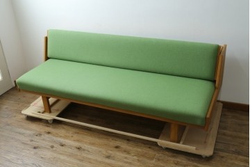 デンマークヴィンテージ　GETAMA(ゲタマ)　Hans J. Wegner(ハンス・J・ウェグナー)　GE258　さわやかなレトログリーンの2wayデイベッド　(R-087512)