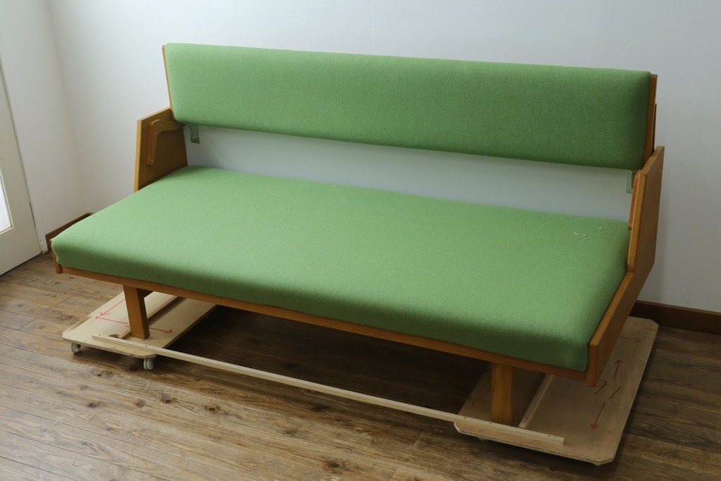 デンマークヴィンテージ　GETAMA(ゲタマ)　Hans J. Wegner(ハンス・J・ウェグナー)　GE258　さわやかなレトログリーンの2wayデイベッド　(R-087512)
