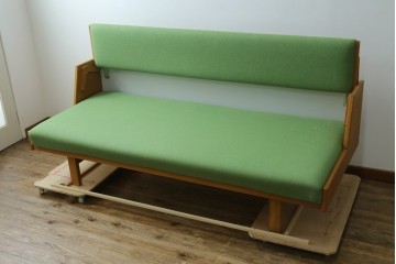 デンマークヴィンテージ　GETAMA(ゲタマ)　Hans J. Wegner(ハンス・J・ウェグナー)　GE258　さわやかなレトログリーンの2wayデイベッド　(R-087512)