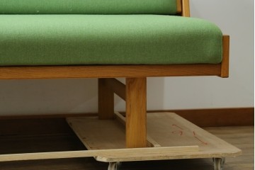 デンマークヴィンテージ　GETAMA(ゲタマ)　Hans J. Wegner(ハンス・J・ウェグナー)　GE258　さわやかなレトログリーンの2wayデイベッド　(R-087512)