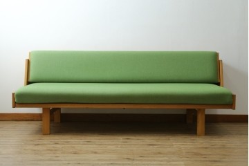 デンマークヴィンテージ　GETAMA(ゲタマ)　Hans J. Wegner(ハンス・J・ウェグナー)　GE258　さわやかなレトログリーンの2wayデイベッド　(R-087512)