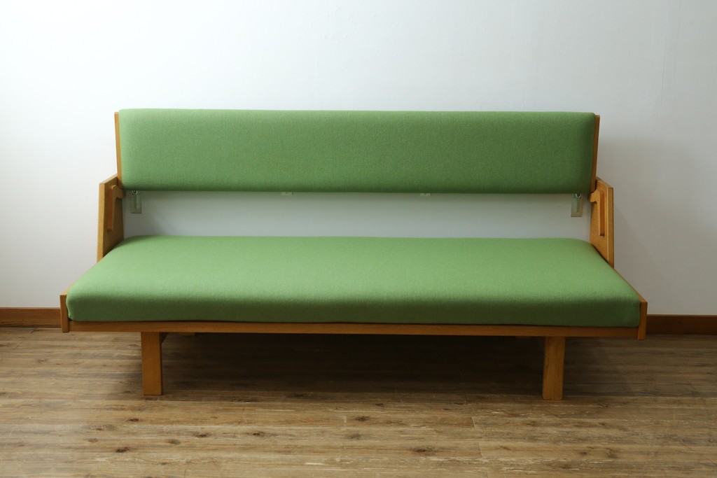 デンマークヴィンテージ　GETAMA(ゲタマ)　Hans J. Wegner(ハンス・J・ウェグナー)　GE258　さわやかなレトログリーンの2wayデイベッド　(R-087512)