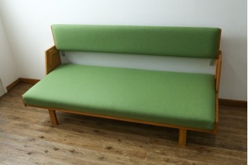デンマークヴィンテージ　GETAMA(ゲタマ)　Hans J. Wegner(ハンス・J・ウェグナー)　GE258　さわやかなレトログリーンの2wayデイベッド　(R-087512)