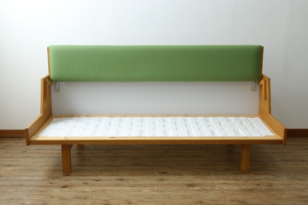 デンマークヴィンテージ　GETAMA(ゲタマ)　Hans J. Wegner(ハンス・J・ウェグナー)　GE258　さわやかなレトログリーンの2wayデイベッド　(R-087512)