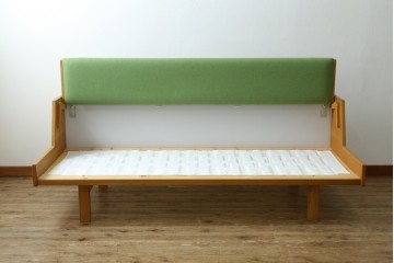 デンマークヴィンテージ　GETAMA(ゲタマ)　Hans J. Wegner(ハンス・J・ウェグナー)　GE258　さわやかなレトログリーンの2wayデイベッド　(R-087512)