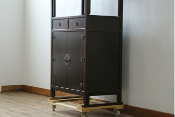 中古　美品　松本民芸家具　見せる飾り棚と隠す収納を兼ねた132型朝鮮棚　定価約55万円　(R-087513)