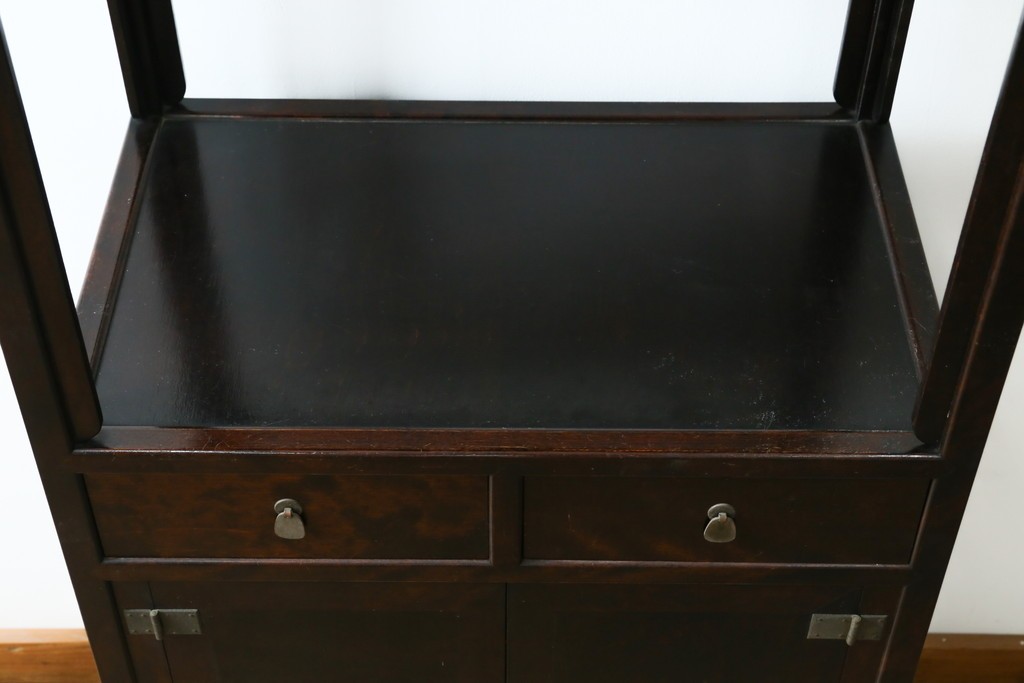 中古　美品　松本民芸家具　見せる飾り棚と隠す収納を兼ねた132型朝鮮棚　定価約55万円　(R-087513)