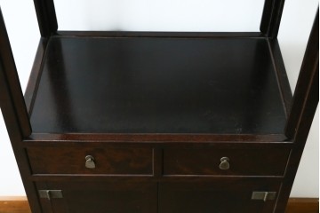 中古　美品　松本民芸家具　見せる飾り棚と隠す収納を兼ねた132型朝鮮棚　定価約55万円　(R-087513)