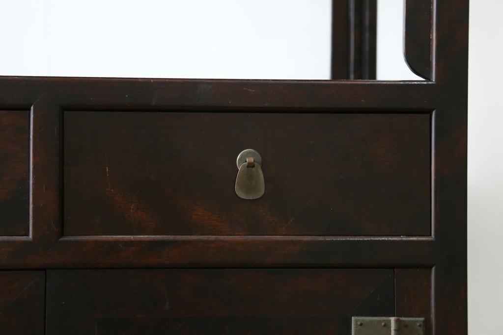 中古　美品　松本民芸家具　見せる飾り棚と隠す収納を兼ねた132型朝鮮棚　定価約55万円　(R-087513)