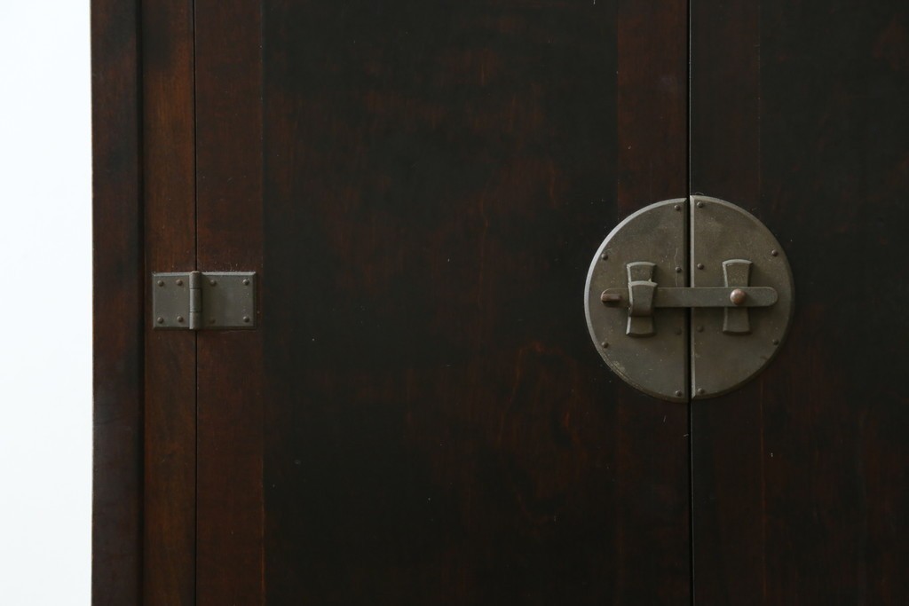 中古　美品　松本民芸家具　見せる飾り棚と隠す収納を兼ねた132型朝鮮棚　定価約55万円　(R-087513)