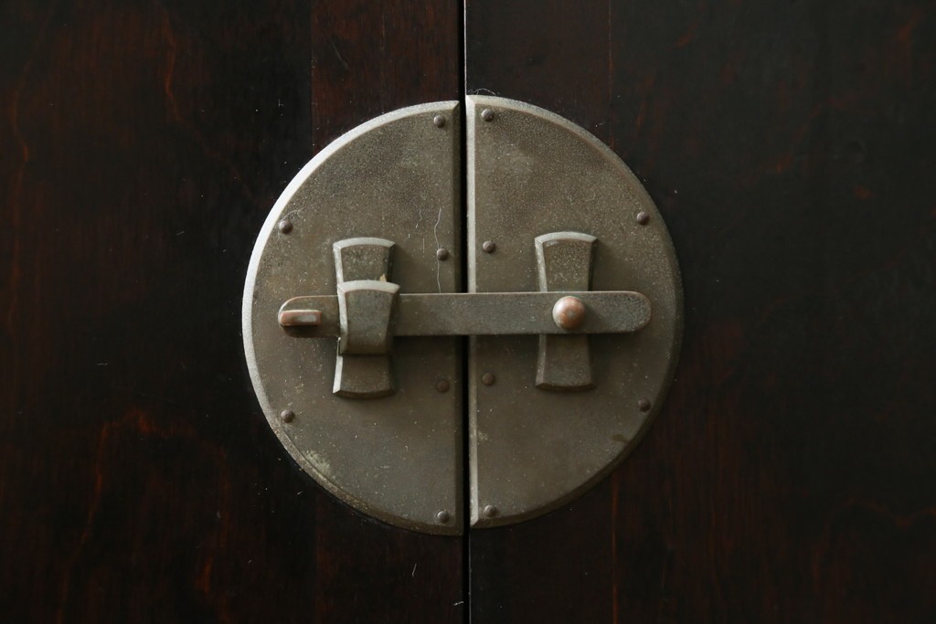 中古　美品　松本民芸家具　見せる飾り棚と隠す収納を兼ねた132型朝鮮棚　定価約55万円　(R-087513)