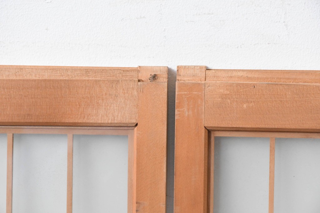 ヴィンテージ建具　昭和中期　両面ガラス　富士や松の彫刻をあしらった組子入り書院戸2枚セット　(R-087514)