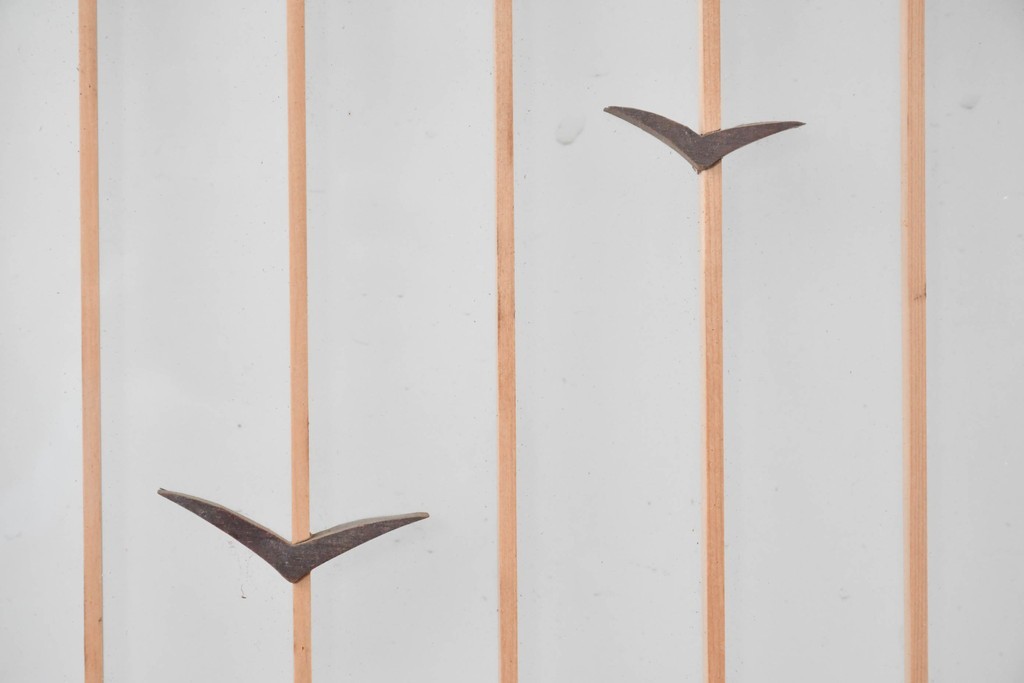 ヴィンテージ建具　昭和中期　両面ガラス　富士や松の彫刻をあしらった組子入り書院戸2枚セット　(R-087514)