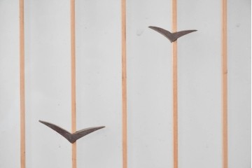 ヴィンテージ建具　昭和中期　両面ガラス　富士や松の彫刻をあしらった組子入り書院戸2枚セット　(R-087514)