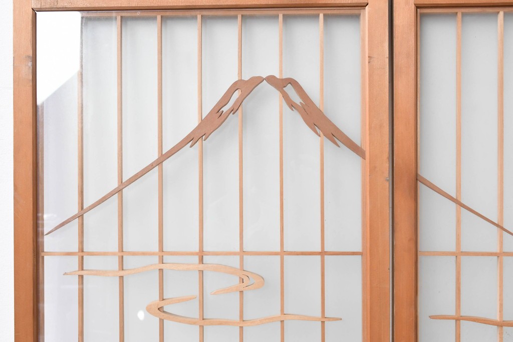 ヴィンテージ建具　昭和中期　両面ガラス　富士や松の彫刻をあしらった組子入り書院戸2枚セット　(R-087514)