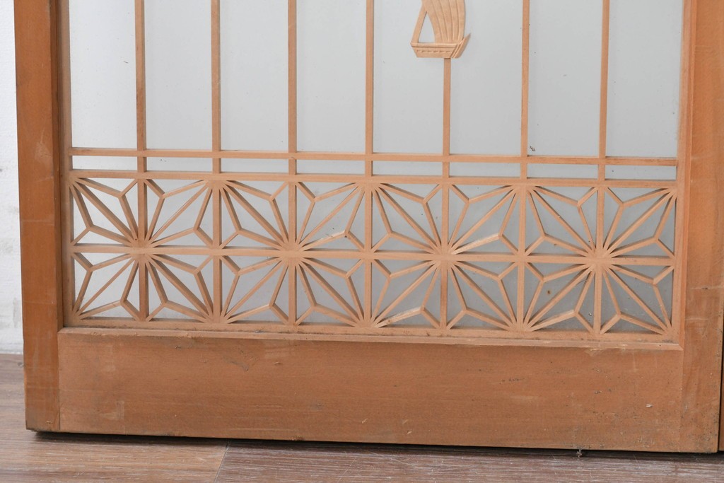 ヴィンテージ建具　昭和中期　両面ガラス　富士や松の彫刻をあしらった組子入り書院戸2枚セット　(R-087514)