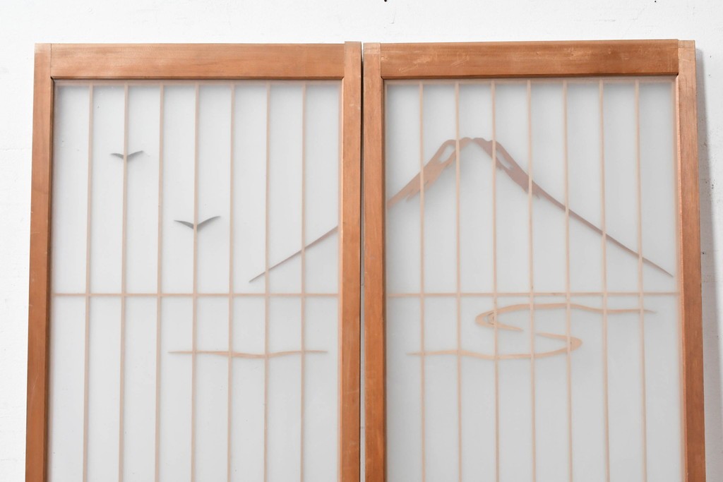 ヴィンテージ建具　昭和中期　両面ガラス　富士や松の彫刻をあしらった組子入り書院戸2枚セット　(R-087514)