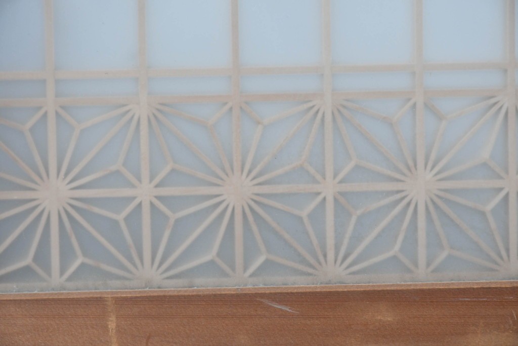 ヴィンテージ建具　昭和中期　両面ガラス　富士や松の彫刻をあしらった組子入り書院戸2枚セット　(R-087514)