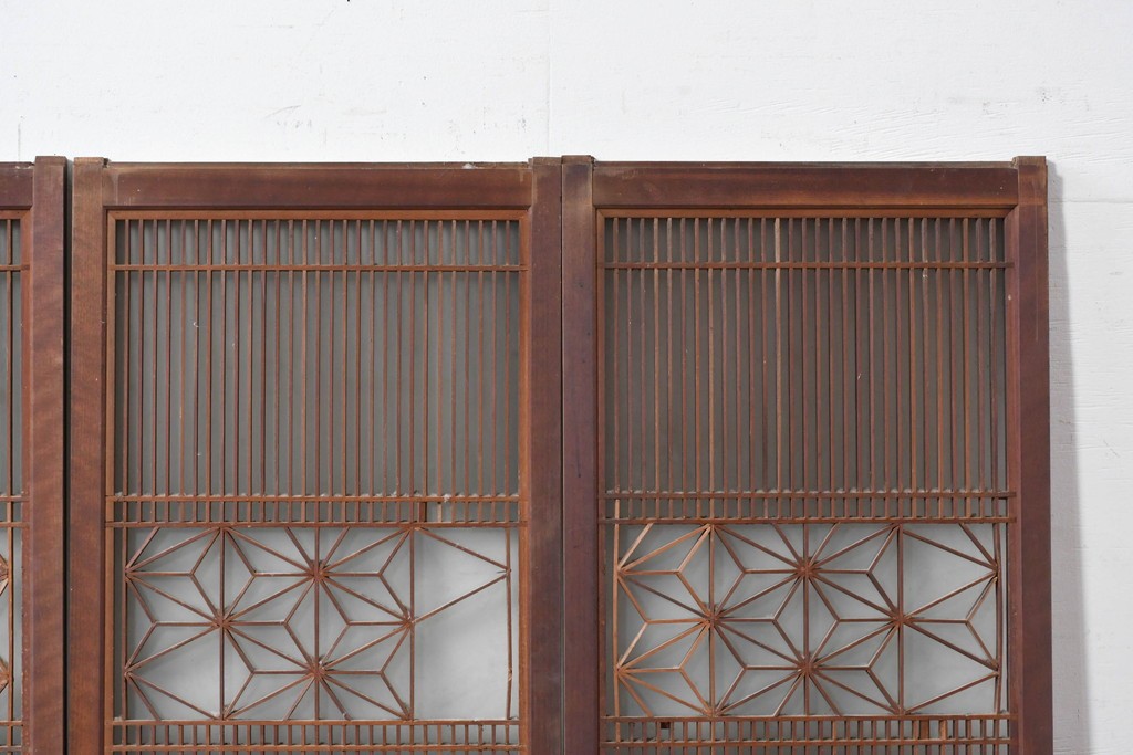 アンティーク建具　昭和初期　片面ガラス　落ち着いた木色に麻の葉模様の組子が美しい書院戸4枚セット　(R-087515)